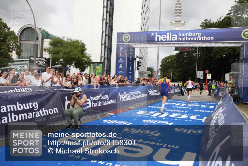 29.06.2025 - hella hamburg halbmarathon Michael Strokosch http://msf.ph/oto/8158301 29.06.2025 10:23:49 Ziel 5301, 6699, 9151, 9447, 10780 meine-sportfotos.de