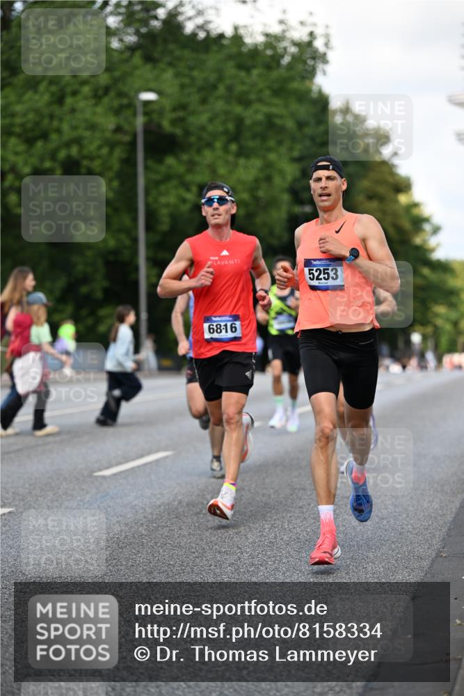 29.06.2025 - hella hamburg halbmarathon Dr. Thomas Lammeyer http://msf.ph/oto/8158334 29.06.2025 09:43:40 Kennedybrücke 5253, 6816, 9151, 9447, 9475 meine-sportfotos.de