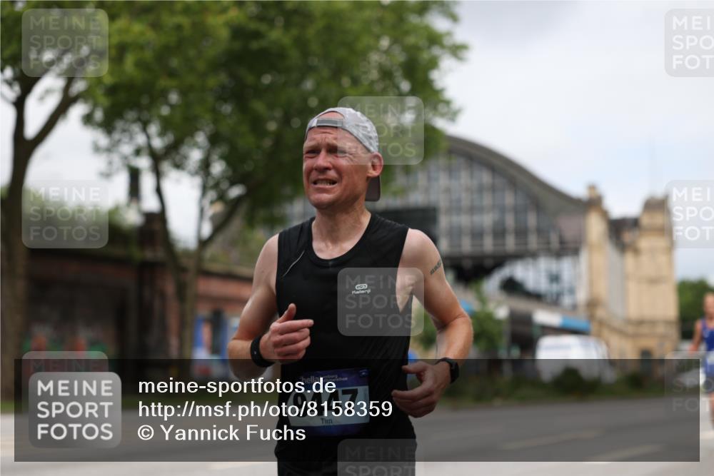 29.06.2025 - hella hamburg halbmarathon Yannick Fuchs http://msf.ph/oto/8158359 29.06.2025 10:19:06 20KM 5301, 6699, 6816, 7963, 9385, 9447, 10234, 10780, 11194, 12360, 13440, 19078 meine-sportfotos.de