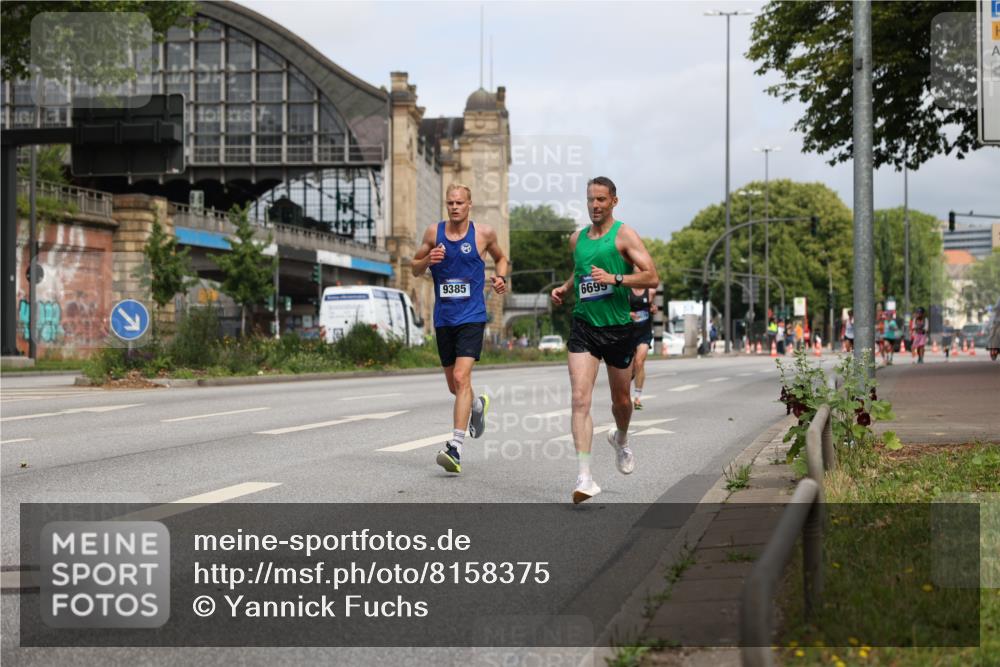 29.06.2025 - hella hamburg halbmarathon Yannick Fuchs http://msf.ph/oto/8158375 29.06.2025 10:19:07 20KM 5301, 6699, 6816, 7963, 9385, 9447, 10234, 10780, 11194, 12360, 13440, 19078 meine-sportfotos.de