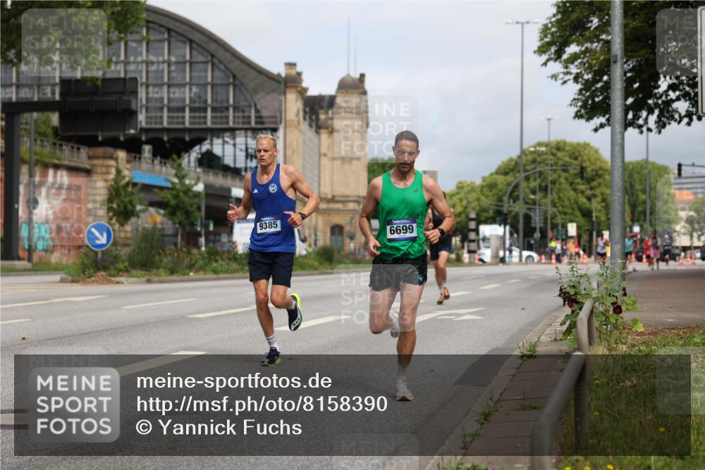 29.06.2025 - hella hamburg halbmarathon Yannick Fuchs http://msf.ph/oto/8158390 29.06.2025 10:19:07 20KM 5301, 6699, 6816, 7963, 9385, 9447, 10234, 10780, 11194, 12360, 13440, 19078 meine-sportfotos.de