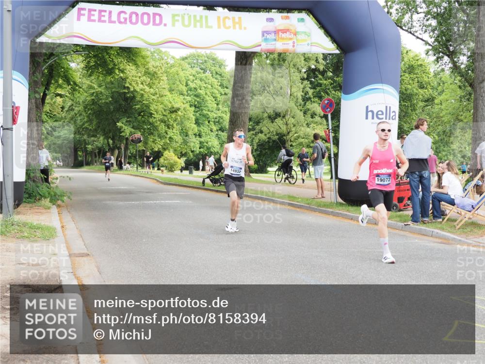 29.06.2025 - hella hamburg halbmarathon MichiJ http://msf.ph/oto/8158394 29.06.2025 10:08:58 Zwischen KM18-KM19 14932, 19072 meine-sportfotos.de