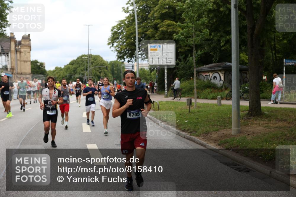 29.06.2025 - hella hamburg halbmarathon Yannick Fuchs http://msf.ph/oto/8158410 29.06.2025 10:38:35 20KM 1220, 1391, 1415, 1558, 1902, 2365, 2402, 2816, 3004, 3021, 3907, 4310, 4425, 4981, 4991, 4999, 5231, 5275, 5476, 5624, 5884, 6490, 6705, 6903, 6991, 7005, 7191, 7322, 8063, 8145, 8722, 9081, 9159, 9374, 9444, 9633, 10193, 10596, 10669, 10930, 11346, 11469, 12159, 12554, 12711, 12966, 13123, 13421, 13996, 14667, 14798, 14816, 14861, 15185, 15225, 15233, 15280, 15512, 15862, 16062, 16224, 16301, 16316, 16506, 16547, 16549, 16893, 17251, 17376, 17729, 17748, 17912 meine-sportfotos.de