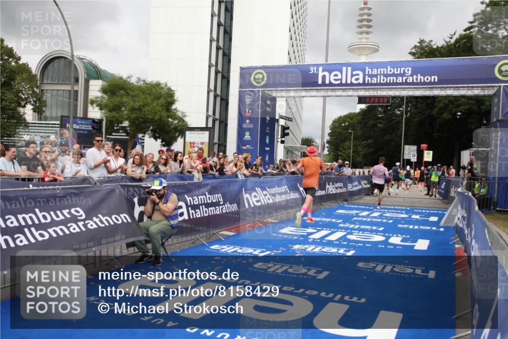 29.06.2025 - hella hamburg halbmarathon Michael Strokosch http://msf.ph/oto/8158429 29.06.2025 10:24:03 Ziel 11194, 13440, 14753 meine-sportfotos.de