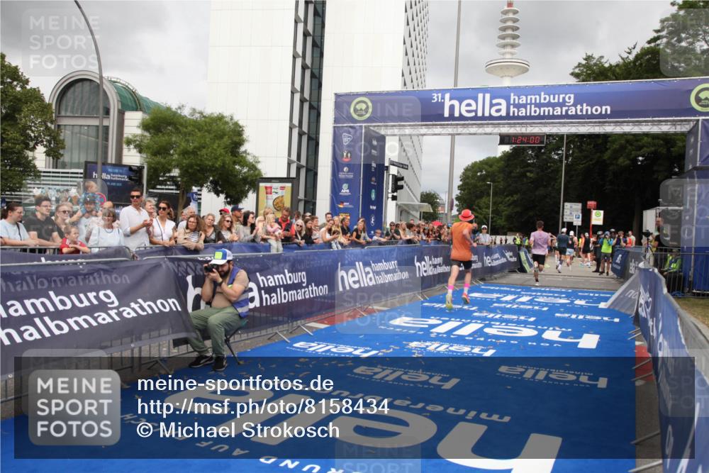 29.06.2025 - hella hamburg halbmarathon Michael Strokosch http://msf.ph/oto/8158434 29.06.2025 10:24:03 Ziel 11194, 13440, 14753 meine-sportfotos.de