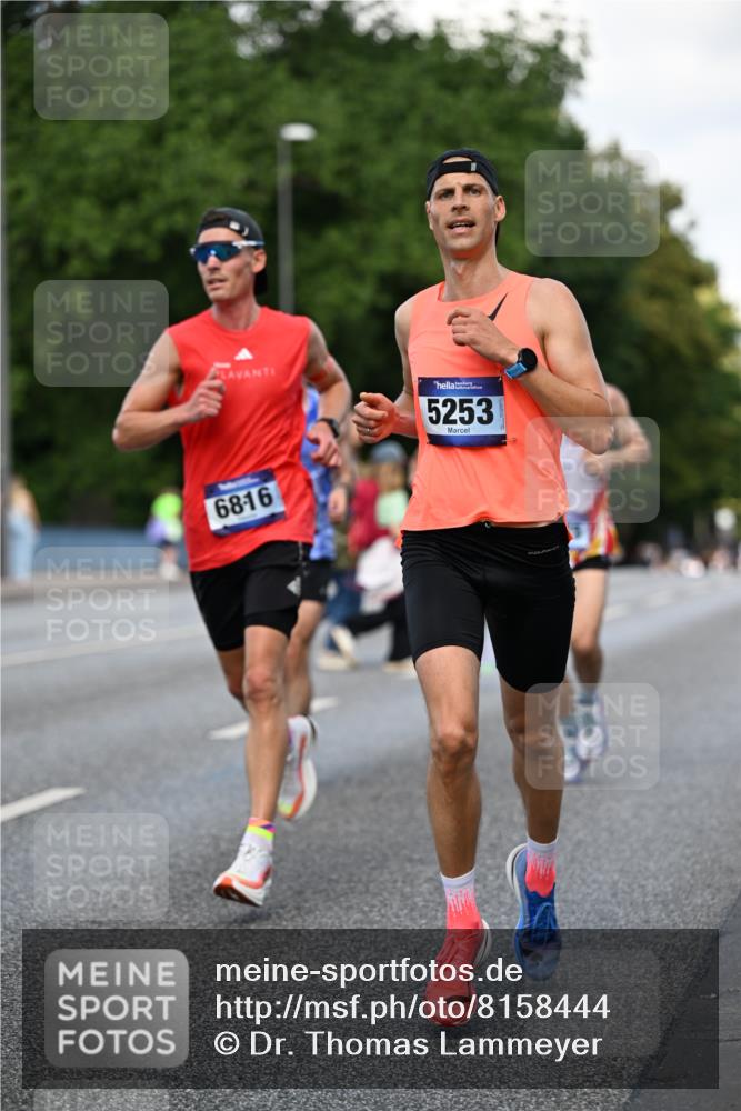 29.06.2025 - hella hamburg halbmarathon Dr. Thomas Lammeyer http://msf.ph/oto/8158444 29.06.2025 09:43:41 Kennedybrücke 5253, 6816, 9151, 9447, 9475 meine-sportfotos.de