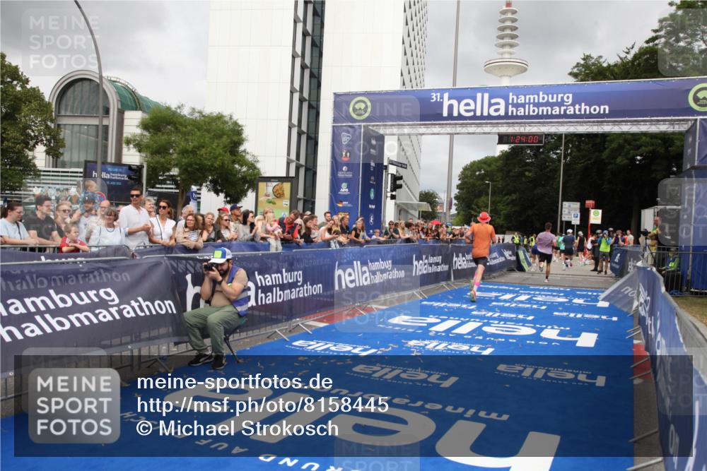 29.06.2025 - hella hamburg halbmarathon Michael Strokosch http://msf.ph/oto/8158445 29.06.2025 10:24:04 Ziel 11194, 13440, 14753 meine-sportfotos.de