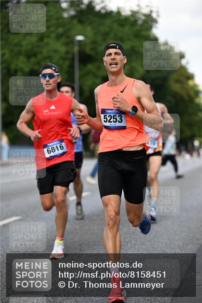 29.06.2025 - hella hamburg halbmarathon Dr. Thomas Lammeyer http://msf.ph/oto/8158451 29.06.2025 09:43:41 Kennedybrücke 5253, 6816, 9151, 9447, 9475 meine-sportfotos.de