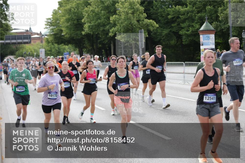 29.06.2025 - hella hamburg halbmarathon Jannik Wohlers http://msf.ph/oto/8158452 29.06.2025 10:18:09 Lombardsbrücke 1234, 1820, 2703, 3202, 3529, 4123, 4383, 4802, 5049, 5909, 5910, 6332, 6533, 7160, 7214, 7454, 8341, 8665, 9222, 9276, 9505, 9586, 9658, 9748, 10172, 10502, 10659, 10687, 10856, 11020, 12541, 12548, 12552, 12703, 12847, 13193, 13341, 13370, 13933, 14023, 14247, 14332, 14627, 14760, 14770, 14967, 15138, 15208, 15393, 15436, 15749, 16209, 16451, 16828, 16833, 17048, 17283, 18246, 18697, 18807, 18825 meine-sportfotos.de