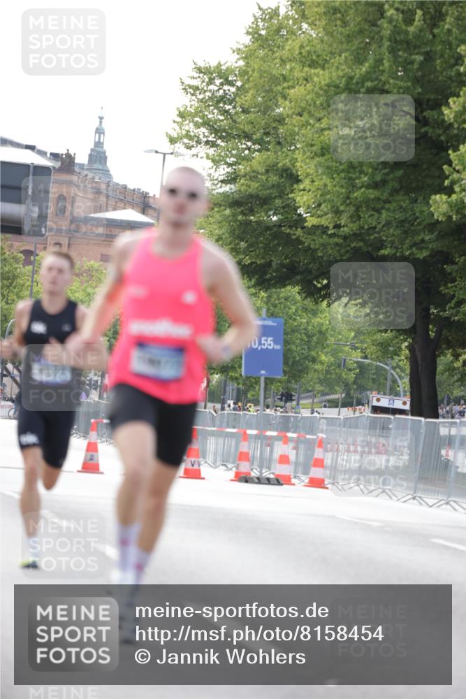 29.06.2025 - hella hamburg halbmarathon Jannik Wohlers http://msf.ph/oto/8158454 29.06.2025 09:38:51 Lombardsbrücke 4524, 14188, 16529, 19072 meine-sportfotos.de