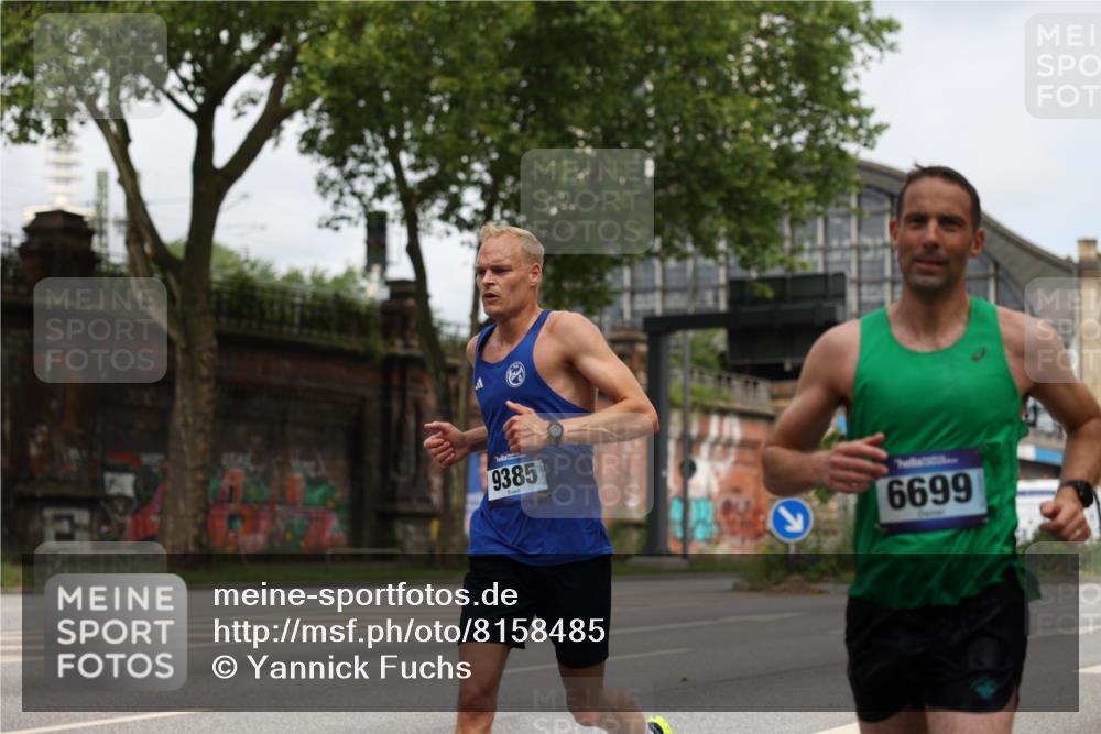 29.06.2025 - hella hamburg halbmarathon Yannick Fuchs http://msf.ph/oto/8158485 29.06.2025 10:19:08 20KM 5301, 6699, 6816, 7963, 9385, 9447, 10234, 10780, 11194, 12360, 13440, 19078 meine-sportfotos.de