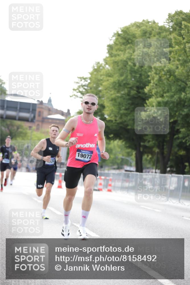 29.06.2025 - hella hamburg halbmarathon Jannik Wohlers http://msf.ph/oto/8158492 29.06.2025 09:38:51 Lombardsbrücke 4524, 14188, 16529, 19072 meine-sportfotos.de