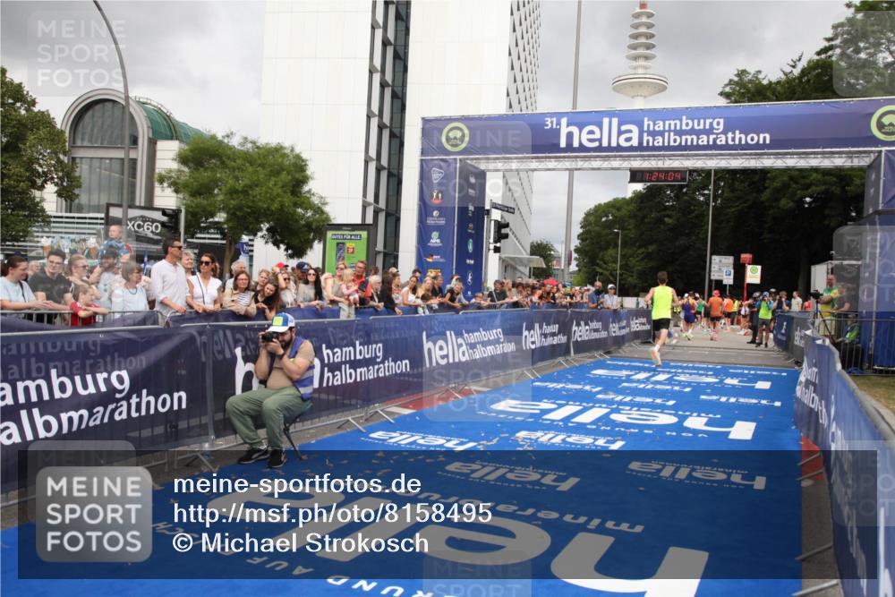 29.06.2025 - hella hamburg halbmarathon Michael Strokosch http://msf.ph/oto/8158495 29.06.2025 10:24:08 Ziel 9269, 10234, 14753, 17614, 19041 meine-sportfotos.de