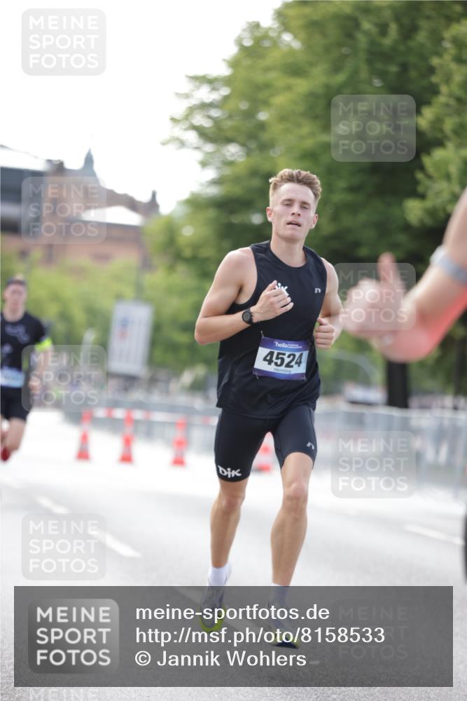 29.06.2025 - hella hamburg halbmarathon Jannik Wohlers http://msf.ph/oto/8158533 29.06.2025 09:38:52 Lombardsbrücke 4524, 14188, 16529, 19072 meine-sportfotos.de