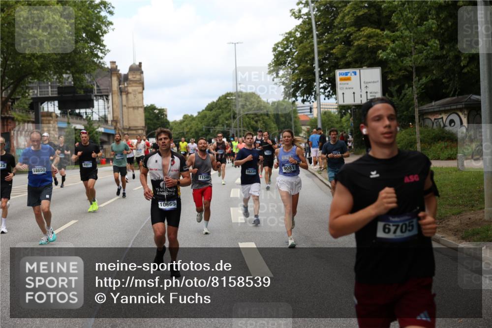 29.06.2025 - hella hamburg halbmarathon Yannick Fuchs http://msf.ph/oto/8158539 29.06.2025 10:38:35 20KM 1220, 1391, 1415, 1558, 1902, 2365, 2402, 2816, 3004, 3021, 3907, 4310, 4425, 4981, 4991, 4999, 5231, 5275, 5476, 5624, 5884, 6490, 6705, 6903, 6991, 7005, 7191, 7322, 8063, 8145, 8722, 9081, 9159, 9374, 9444, 9633, 10193, 10596, 10669, 10930, 11346, 11469, 12159, 12554, 12711, 12966, 13123, 13421, 13996, 14667, 14798, 14816, 14861, 15185, 15225, 15233, 15280, 15512, 15862, 16062, 16224, 16301, 16316, 16506, 16547, 16549, 16893, 17251, 17376, 17729, 17748, 17912 meine-sportfotos.de