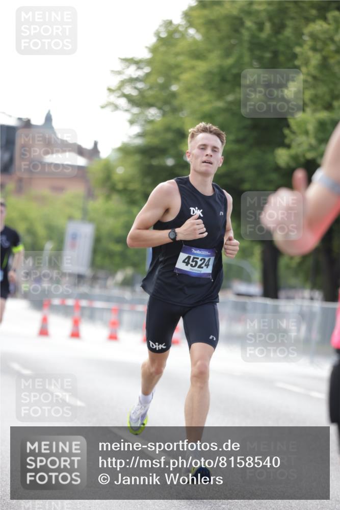 29.06.2025 - hella hamburg halbmarathon Jannik Wohlers http://msf.ph/oto/8158540 29.06.2025 09:38:53 Lombardsbrücke 4524, 14188, 16529, 18694, 19072 meine-sportfotos.de