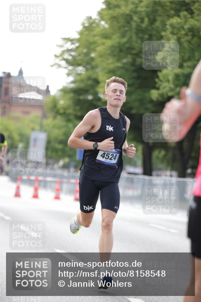29.06.2025 - hella hamburg halbmarathon Jannik Wohlers http://msf.ph/oto/8158548 29.06.2025 09:38:53 Lombardsbrücke 4524, 14188, 16529, 18694, 19072 meine-sportfotos.de
