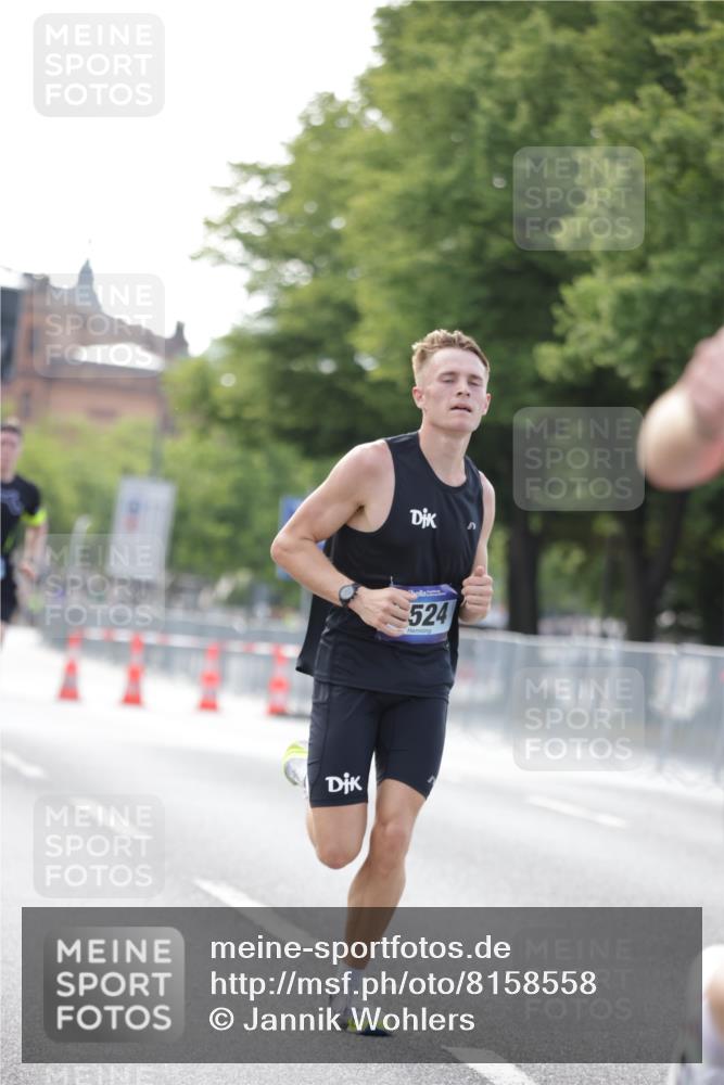 29.06.2025 - hella hamburg halbmarathon Jannik Wohlers http://msf.ph/oto/8158558 29.06.2025 09:38:53 Lombardsbrücke 4524, 14188, 16529, 18694, 19072 meine-sportfotos.de