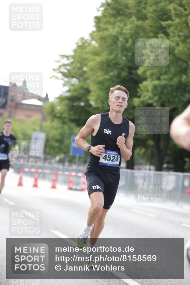 29.06.2025 - hella hamburg halbmarathon Jannik Wohlers http://msf.ph/oto/8158569 29.06.2025 09:38:53 Lombardsbrücke 4524, 14188, 16529, 18694, 19072 meine-sportfotos.de