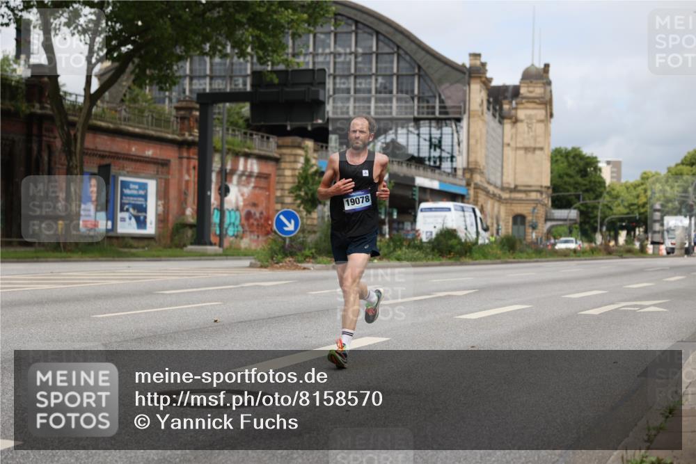 29.06.2025 - hella hamburg halbmarathon Yannick Fuchs http://msf.ph/oto/8158570 29.06.2025 10:19:10 20KM 5301, 6699, 6816, 7963, 9385, 9447, 10234, 10780, 11194, 12360, 13440, 19078 meine-sportfotos.de