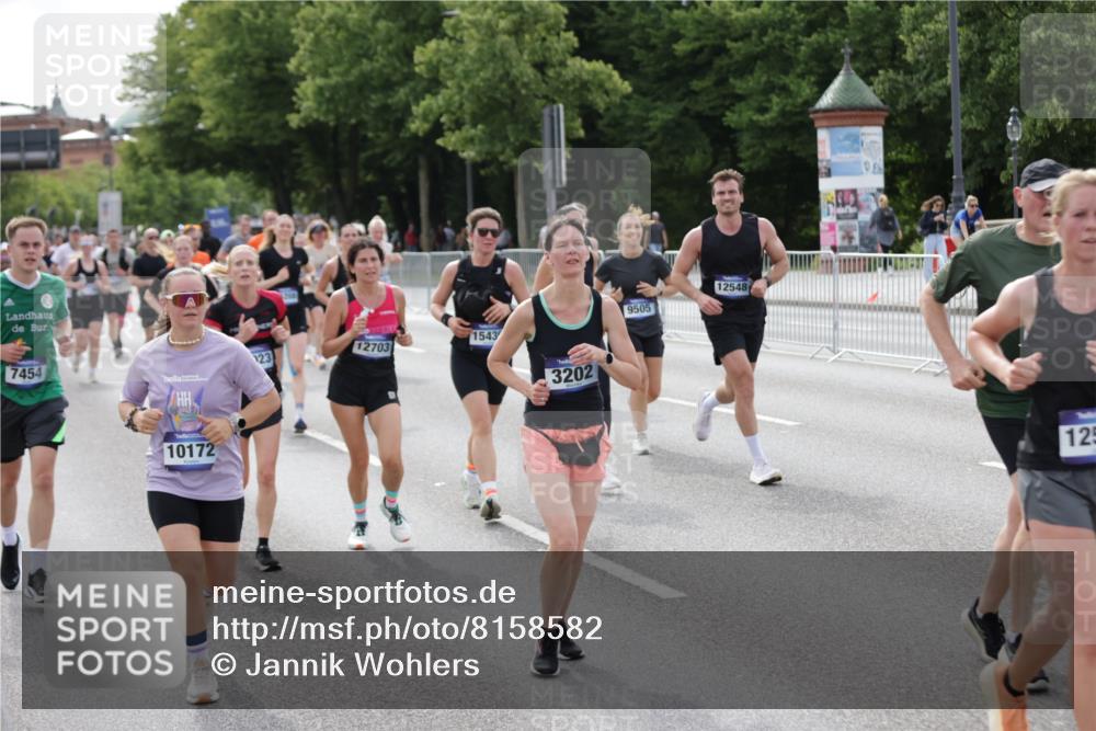29.06.2025 - hella hamburg halbmarathon Jannik Wohlers http://msf.ph/oto/8158582 29.06.2025 10:18:09 Lombardsbrücke 1234, 1820, 2703, 3202, 3529, 4123, 4383, 4802, 5049, 5909, 5910, 6332, 6533, 7160, 7214, 7454, 8341, 8665, 9222, 9276, 9505, 9586, 9658, 9748, 10172, 10502, 10659, 10687, 10856, 11020, 12541, 12548, 12552, 12703, 12847, 13193, 13341, 13370, 13933, 14023, 14247, 14332, 14627, 14760, 14770, 14967, 15138, 15208, 15393, 15436, 15749, 16209, 16451, 16828, 16833, 17048, 17283, 18246, 18697, 18807, 18825 meine-sportfotos.de