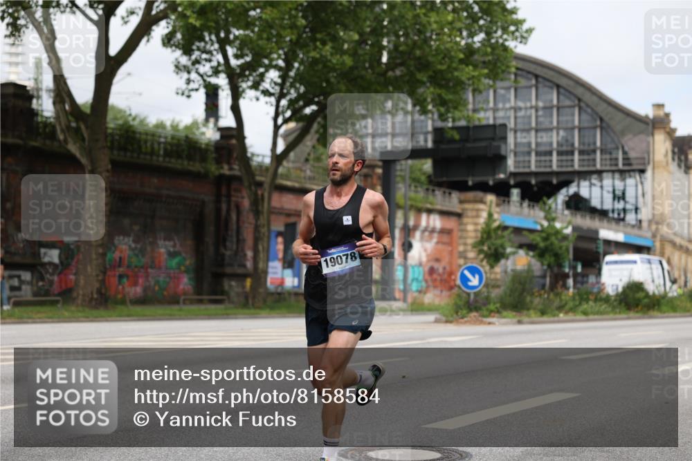 29.06.2025 - hella hamburg halbmarathon Yannick Fuchs http://msf.ph/oto/8158584 29.06.2025 10:19:11 20KM 5301, 6699, 6816, 7963, 9385, 10234, 10780, 11194, 12360, 13440, 14753, 19078 meine-sportfotos.de