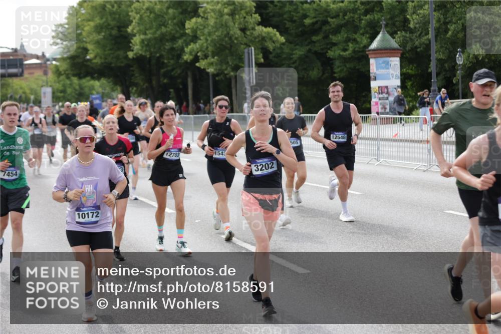 29.06.2025 - hella hamburg halbmarathon Jannik Wohlers http://msf.ph/oto/8158591 29.06.2025 10:18:09 Lombardsbrücke 1234, 1820, 2703, 3202, 3529, 4123, 4383, 4802, 5049, 5909, 5910, 6332, 6533, 7160, 7214, 7454, 8341, 8665, 9222, 9276, 9505, 9586, 9658, 9748, 10172, 10502, 10659, 10687, 10856, 11020, 12541, 12548, 12552, 12703, 12847, 13193, 13341, 13370, 13933, 14023, 14247, 14332, 14627, 14760, 14770, 14967, 15138, 15208, 15393, 15436, 15749, 16209, 16451, 16828, 16833, 17048, 17283, 18246, 18697, 18807, 18825 meine-sportfotos.de
