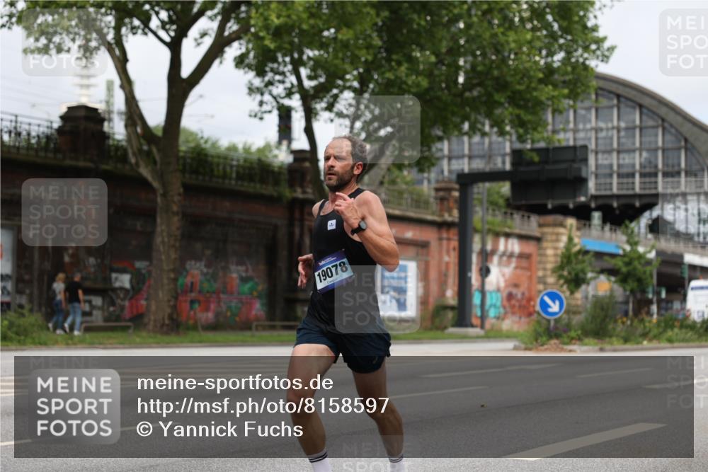29.06.2025 - hella hamburg halbmarathon Yannick Fuchs http://msf.ph/oto/8158597 29.06.2025 10:19:11 20KM 5301, 6699, 6816, 7963, 9385, 10234, 10780, 11194, 12360, 13440, 14753, 19078 meine-sportfotos.de