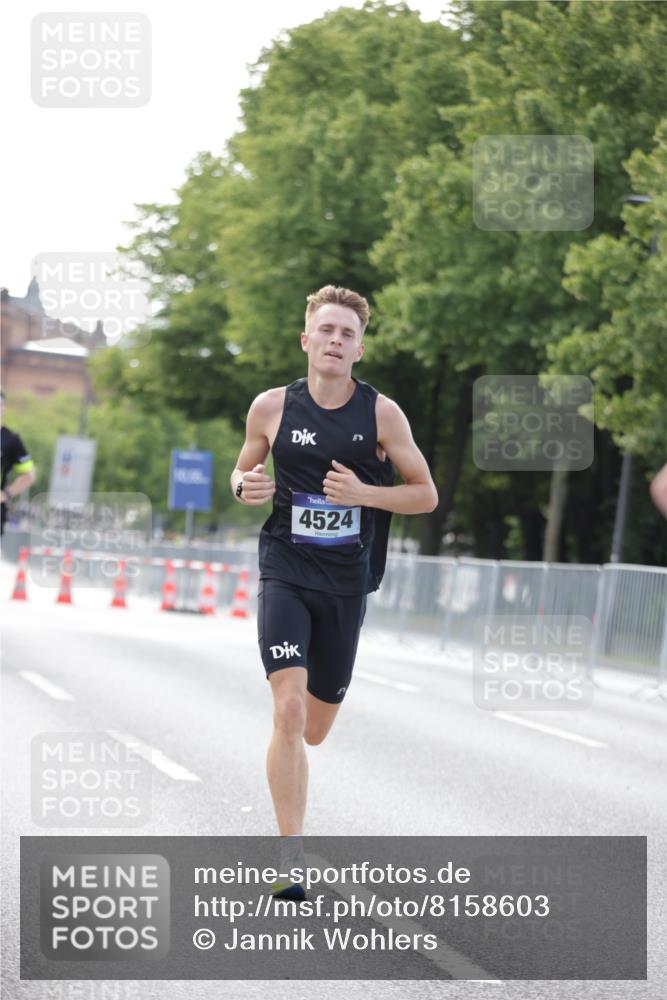 29.06.2025 - hella hamburg halbmarathon Jannik Wohlers http://msf.ph/oto/8158603 29.06.2025 09:38:53 Lombardsbrücke 4524, 14188, 16529, 18694, 19072 meine-sportfotos.de