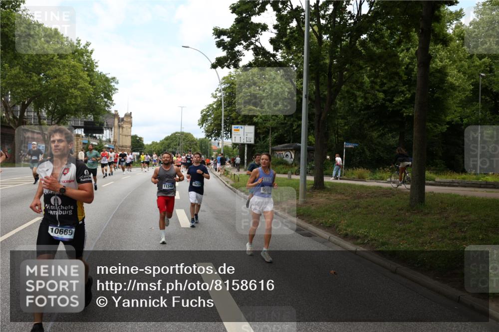 29.06.2025 - hella hamburg halbmarathon Yannick Fuchs http://msf.ph/oto/8158616 29.06.2025 10:38:37 20KM 1057, 1220, 1391, 1415, 1558, 1782, 1902, 1941, 2365, 2402, 2816, 3004, 3021, 3305, 3907, 4310, 4425, 4981, 4991, 4999, 5231, 5275, 5476, 5624, 5884, 6490, 6705, 6903, 6991, 7005, 7191, 7322, 8063, 8722, 9081, 9159, 9374, 9444, 9633, 10193, 10596, 10669, 10930, 11346, 11469, 12159, 12554, 12711, 12966, 13123, 13421, 13996, 14667, 14798, 14816, 15185, 15225, 15233, 15280, 15512, 15862, 16062, 16224, 16316, 16506, 16547, 16893, 17251, 17729, 17748, 18806 meine-sportfotos.de