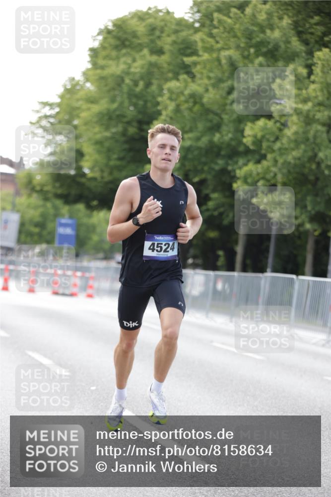 29.06.2025 - hella hamburg halbmarathon Jannik Wohlers http://msf.ph/oto/8158634 29.06.2025 09:38:53 Lombardsbrücke 4524, 14188, 16529, 18694, 19072 meine-sportfotos.de