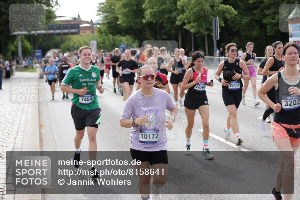 29.06.2025 - hella hamburg halbmarathon Jannik Wohlers http://msf.ph/oto/8158641 29.06.2025 10:18:10 Lombardsbrücke 1234, 1820, 2703, 3202, 3529, 4123, 4383, 4802, 5049, 5909, 5910, 6332, 6533, 7160, 7214, 7454, 8341, 8665, 9222, 9276, 9505, 9586, 9658, 9748, 10172, 10502, 10659, 10687, 10856, 11020, 12541, 12548, 12552, 12703, 12847, 13193, 13341, 13370, 13933, 14023, 14247, 14332, 14627, 14760, 14770, 14967, 15138, 15208, 15393, 15436, 15749, 16209, 16451, 16828, 16833, 17048, 17283, 17567, 18246, 18336, 18456, 18697, 18807, 18825 meine-sportfotos.de