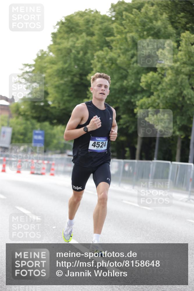 29.06.2025 - hella hamburg halbmarathon Jannik Wohlers http://msf.ph/oto/8158648 29.06.2025 09:38:53 Lombardsbrücke 4524, 14188, 16529, 18694, 19072 meine-sportfotos.de