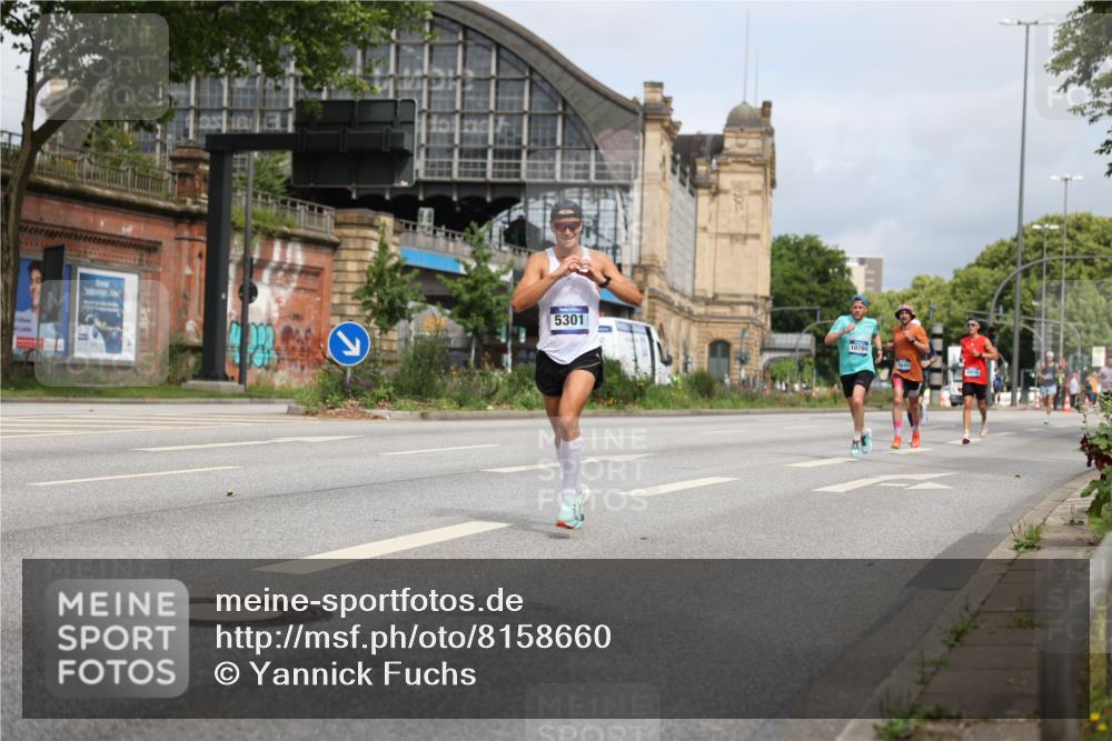 29.06.2025 - hella hamburg halbmarathon Yannick Fuchs http://msf.ph/oto/8158660 29.06.2025 10:19:17 20KM 2459, 5301, 6816, 7331, 7963, 9269, 10234, 10780, 11194, 12360, 13440, 14753, 17614, 18569, 19041 meine-sportfotos.de