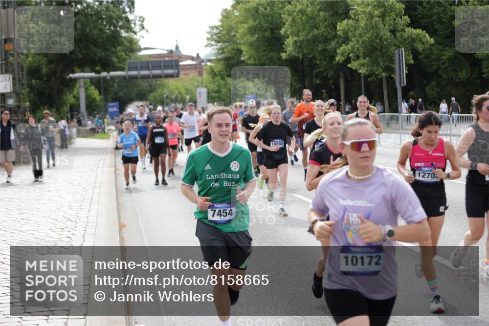 29.06.2025 - hella hamburg halbmarathon Jannik Wohlers http://msf.ph/oto/8158665 29.06.2025 10:18:11 Lombardsbrücke 1234, 1820, 2703, 3202, 3529, 4123, 4383, 4802, 5049, 5910, 6332, 6533, 7160, 7214, 7454, 8341, 8665, 9222, 9276, 9505, 9586, 9658, 9748, 10172, 10502, 10659, 10687, 10856, 11020, 12541, 12548, 12552, 12703, 12847, 13193, 13341, 13933, 14023, 14247, 14332, 14627, 14760, 14770, 14967, 15138, 15208, 15393, 15402, 15436, 15749, 16209, 16451, 16828, 17048, 17283, 17567, 18246, 18336, 18456, 18697, 18807, 18825 meine-sportfotos.de