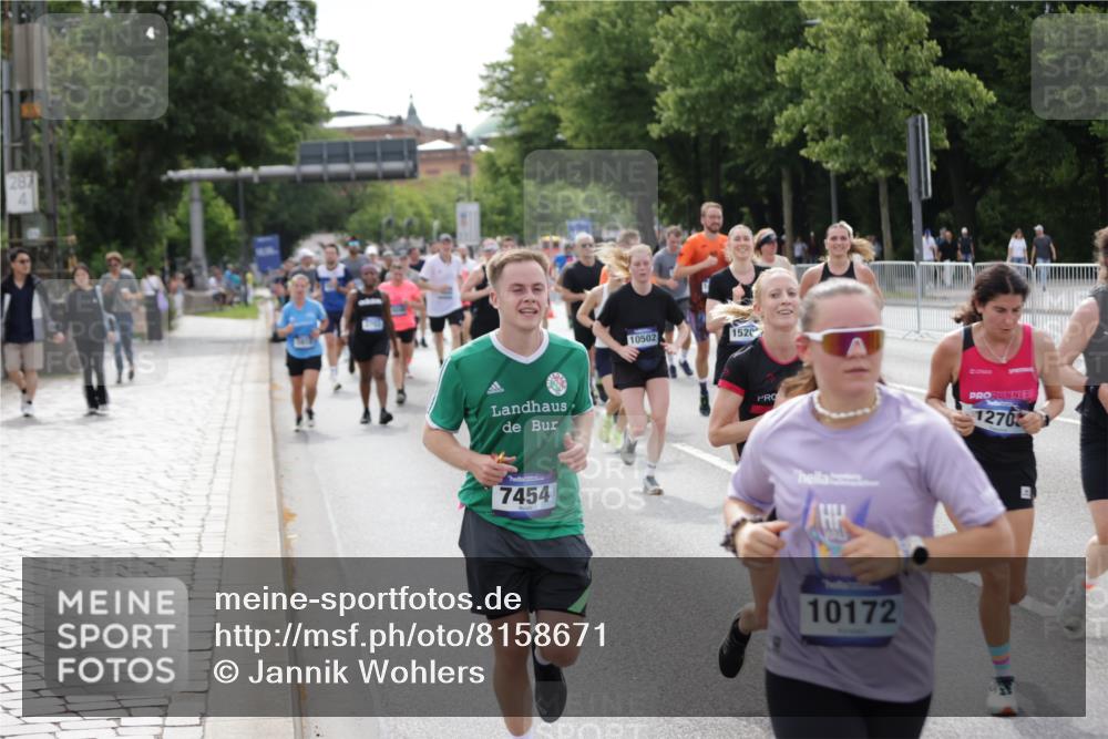 29.06.2025 - hella hamburg halbmarathon Jannik Wohlers http://msf.ph/oto/8158671 29.06.2025 10:18:11 Lombardsbrücke 1234, 1820, 2703, 3202, 3529, 4123, 4383, 4802, 5049, 5910, 6332, 6533, 7160, 7214, 7454, 8341, 8665, 9222, 9276, 9505, 9586, 9658, 9748, 10172, 10502, 10659, 10687, 10856, 11020, 12541, 12548, 12552, 12703, 12847, 13193, 13341, 13933, 14023, 14247, 14332, 14627, 14760, 14770, 14967, 15138, 15208, 15393, 15402, 15436, 15749, 16209, 16451, 16828, 17048, 17283, 17567, 18246, 18336, 18456, 18697, 18807, 18825 meine-sportfotos.de