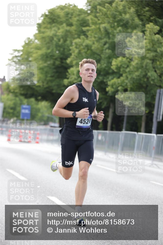 29.06.2025 - hella hamburg halbmarathon Jannik Wohlers http://msf.ph/oto/8158673 29.06.2025 09:38:53 Lombardsbrücke 4524, 14188, 16529, 18694, 19072 meine-sportfotos.de