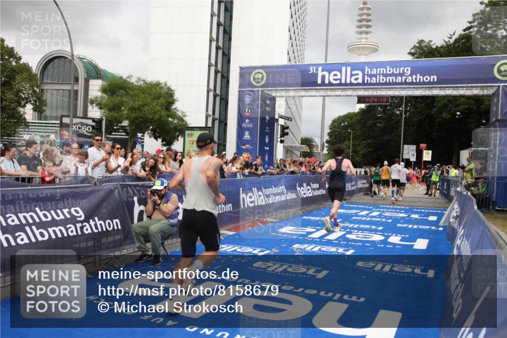 29.06.2025 - hella hamburg halbmarathon Michael Strokosch http://msf.ph/oto/8158679 29.06.2025 10:24:17 Ziel 5612, 6816, 7331, 9269, 17614, 18569, 19041 meine-sportfotos.de