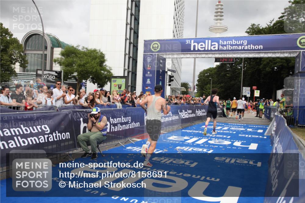 29.06.2025 - hella hamburg halbmarathon Michael Strokosch http://msf.ph/oto/8158691 29.06.2025 10:24:17 Ziel 5612, 6816, 7331, 9269, 17614, 18569, 19041 meine-sportfotos.de