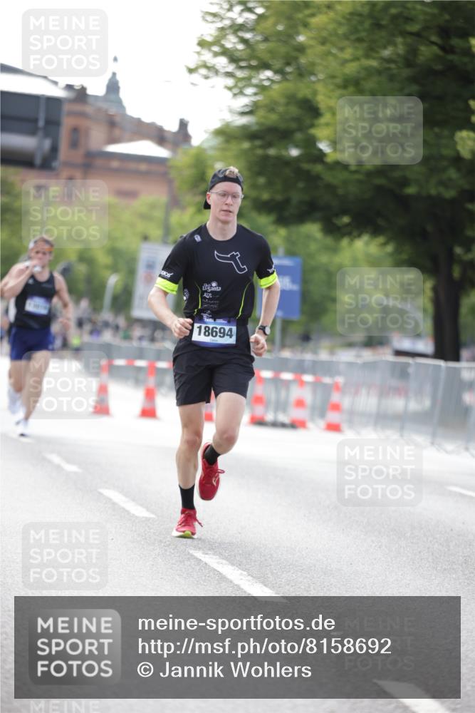 29.06.2025 - hella hamburg halbmarathon Jannik Wohlers http://msf.ph/oto/8158692 29.06.2025 09:38:55 Lombardsbrücke 4524, 14188, 16529, 18694, 19072 meine-sportfotos.de