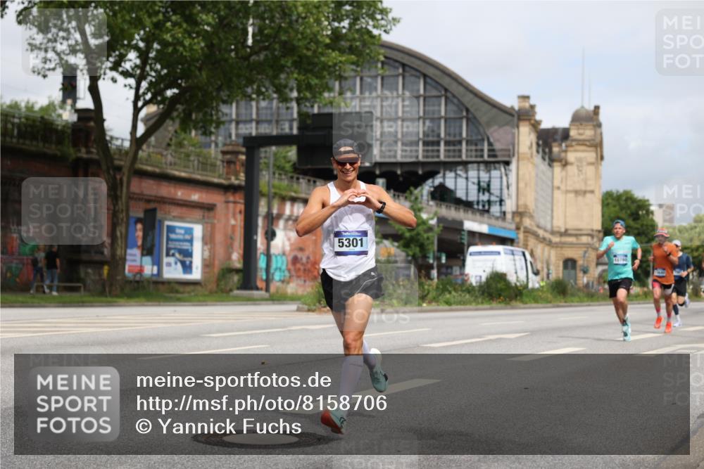 29.06.2025 - hella hamburg halbmarathon Yannick Fuchs http://msf.ph/oto/8158706 29.06.2025 10:19:18 20KM 2459, 5301, 6816, 7331, 7963, 9269, 10234, 10780, 11194, 12360, 13440, 14753, 17614, 18569, 19041 meine-sportfotos.de