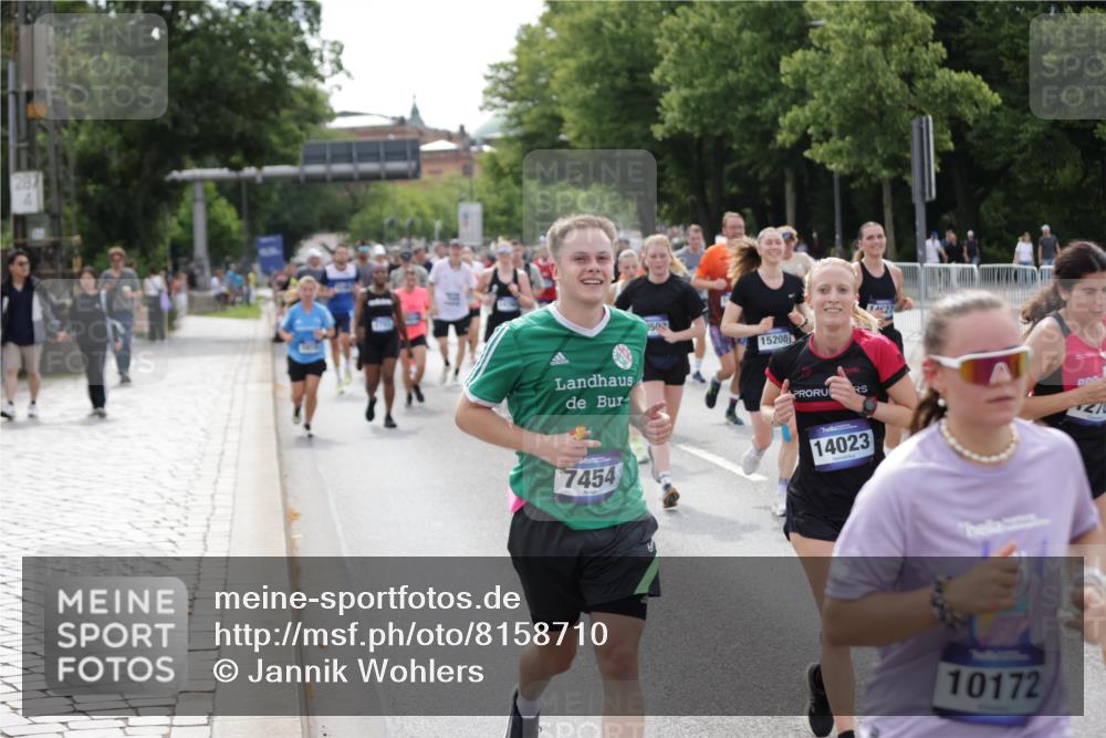 29.06.2025 - hella hamburg halbmarathon Jannik Wohlers http://msf.ph/oto/8158710 29.06.2025 10:18:11 Lombardsbrücke 1234, 1820, 2703, 3202, 3529, 4123, 4383, 4802, 5049, 5910, 6332, 6533, 7160, 7214, 7454, 8341, 8665, 9222, 9276, 9505, 9586, 9658, 9748, 10172, 10502, 10659, 10687, 10856, 11020, 12541, 12548, 12552, 12703, 12847, 13193, 13341, 13933, 14023, 14247, 14332, 14627, 14760, 14770, 14967, 15138, 15208, 15393, 15402, 15436, 15749, 16209, 16451, 16828, 17048, 17283, 17567, 18246, 18336, 18456, 18697, 18807, 18825 meine-sportfotos.de