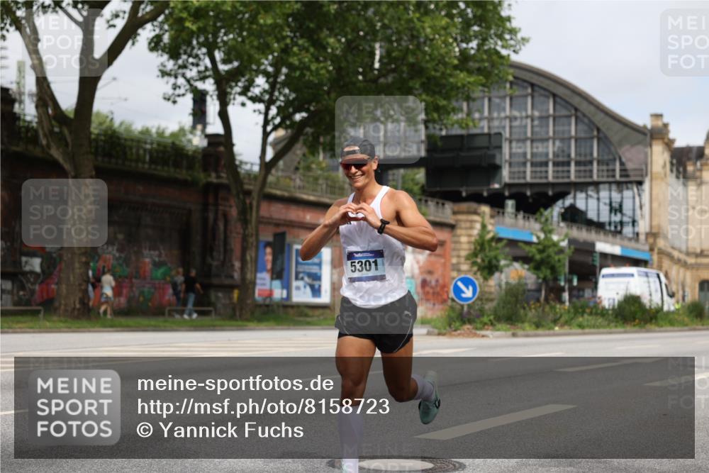 29.06.2025 - hella hamburg halbmarathon Yannick Fuchs http://msf.ph/oto/8158723 29.06.2025 10:19:18 20KM 2459, 5301, 6816, 7331, 7963, 9269, 10234, 10780, 11194, 12360, 13440, 14753, 17614, 18569, 19041 meine-sportfotos.de