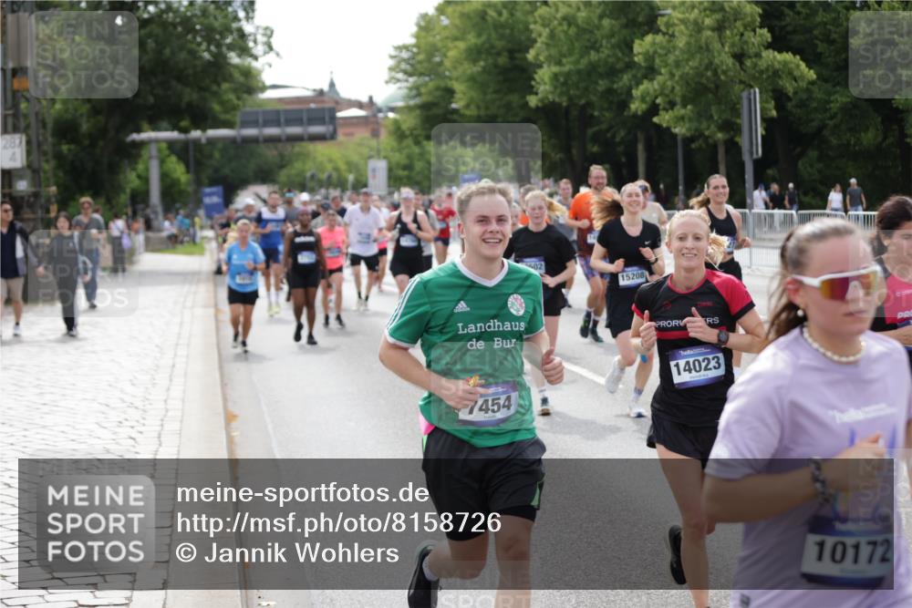 29.06.2025 - hella hamburg halbmarathon Jannik Wohlers http://msf.ph/oto/8158726 29.06.2025 10:18:11 Lombardsbrücke 1234, 1820, 2703, 3202, 3529, 4123, 4383, 4802, 5049, 5910, 6332, 6533, 7160, 7214, 7454, 8341, 8665, 9222, 9276, 9505, 9586, 9658, 9748, 10172, 10502, 10659, 10687, 10856, 11020, 12541, 12548, 12552, 12703, 12847, 13193, 13341, 13933, 14023, 14247, 14332, 14627, 14760, 14770, 14967, 15138, 15208, 15393, 15402, 15436, 15749, 16209, 16451, 16828, 17048, 17283, 17567, 18246, 18336, 18456, 18697, 18807, 18825 meine-sportfotos.de