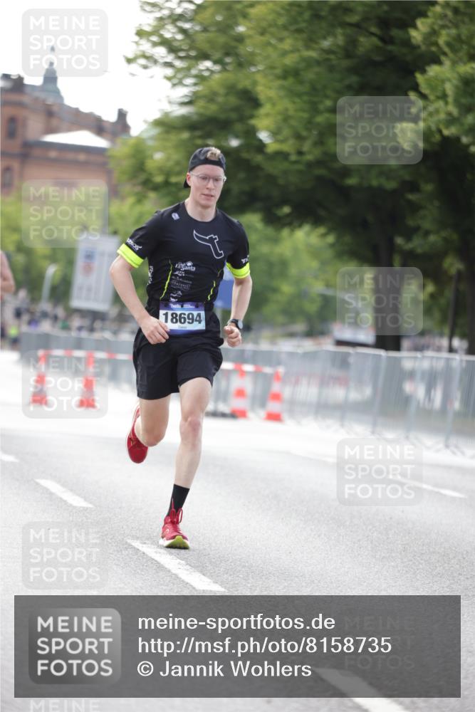 29.06.2025 - hella hamburg halbmarathon Jannik Wohlers http://msf.ph/oto/8158735 29.06.2025 09:38:55 Lombardsbrücke 4524, 14188, 16529, 18694, 19072 meine-sportfotos.de