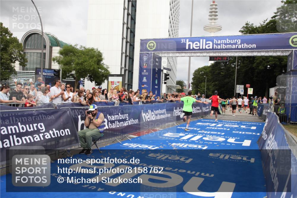 29.06.2025 - hella hamburg halbmarathon Michael Strokosch http://msf.ph/oto/8158762 29.06.2025 10:24:23 Ziel 5612, 6816, 18695 meine-sportfotos.de