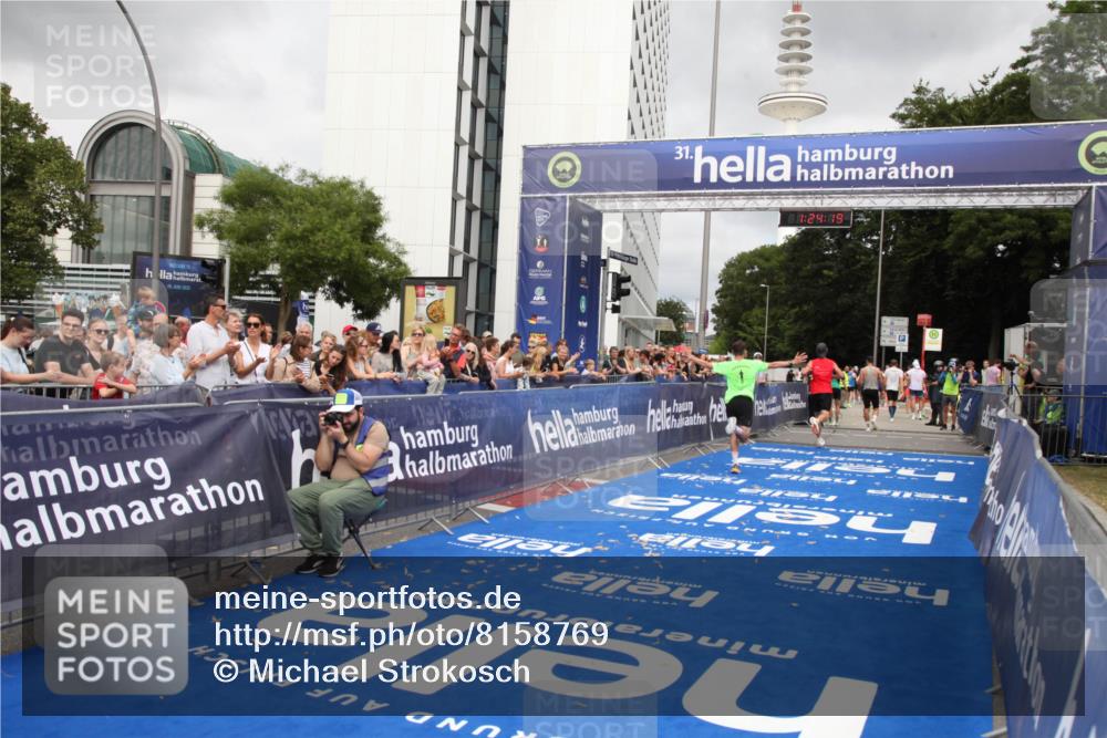 29.06.2025 - hella hamburg halbmarathon Michael Strokosch http://msf.ph/oto/8158769 29.06.2025 10:24:23 Ziel 5612, 6816, 18695 meine-sportfotos.de