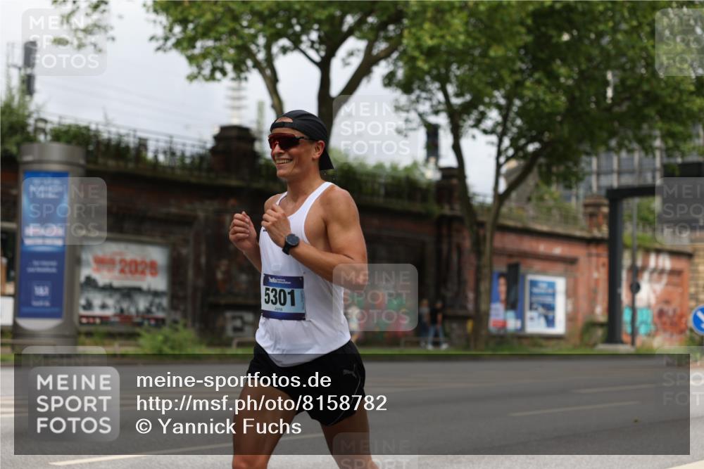 29.06.2025 - hella hamburg halbmarathon Yannick Fuchs http://msf.ph/oto/8158782 29.06.2025 10:19:19 20KM 2459, 5301, 6816, 7331, 7963, 9269, 10234, 10780, 11194, 12360, 13440, 14753, 17614, 18569, 19041 meine-sportfotos.de