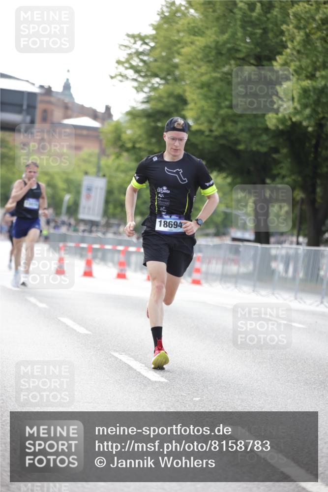 29.06.2025 - hella hamburg halbmarathon Jannik Wohlers http://msf.ph/oto/8158783 29.06.2025 09:38:55 Lombardsbrücke 4524, 14188, 16529, 18694, 19072 meine-sportfotos.de