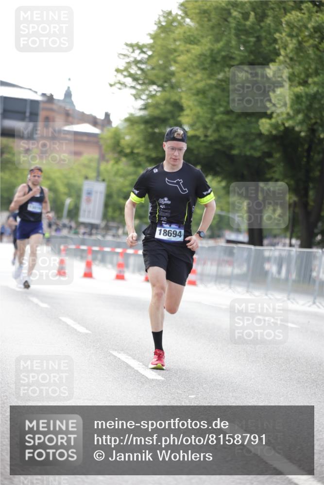29.06.2025 - hella hamburg halbmarathon Jannik Wohlers http://msf.ph/oto/8158791 29.06.2025 09:38:55 Lombardsbrücke 4524, 14188, 16529, 18694, 19072 meine-sportfotos.de
